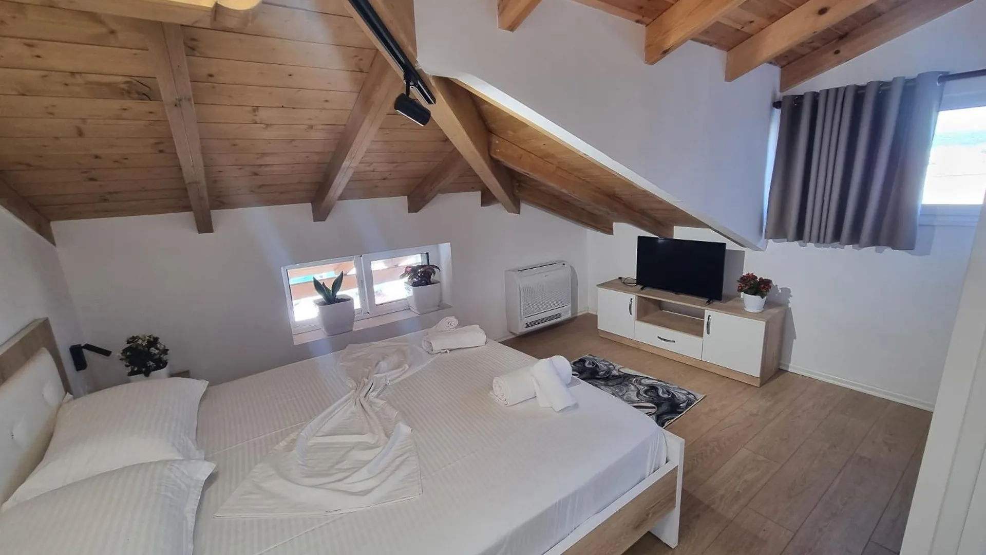 Vila Soleil Vlorë Hotel
